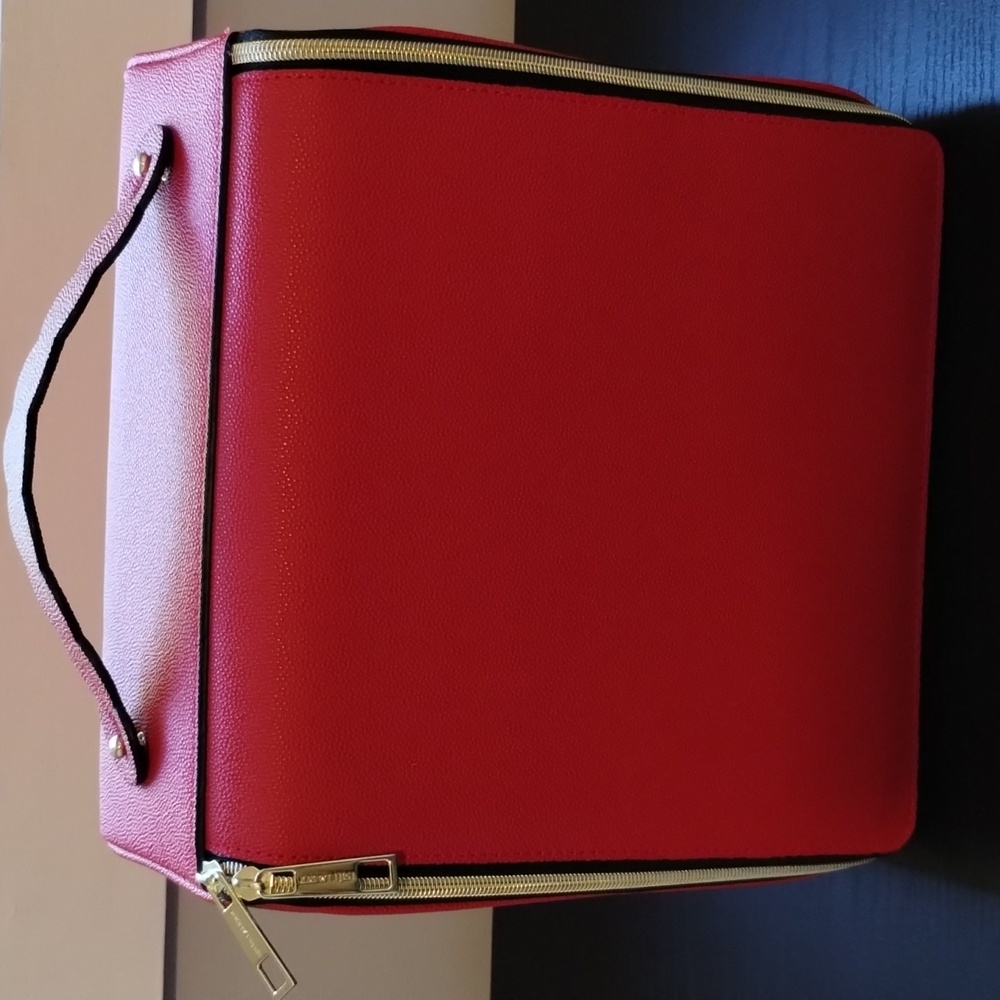 Estée Lauder Red medium square makeup travel case Beautiful